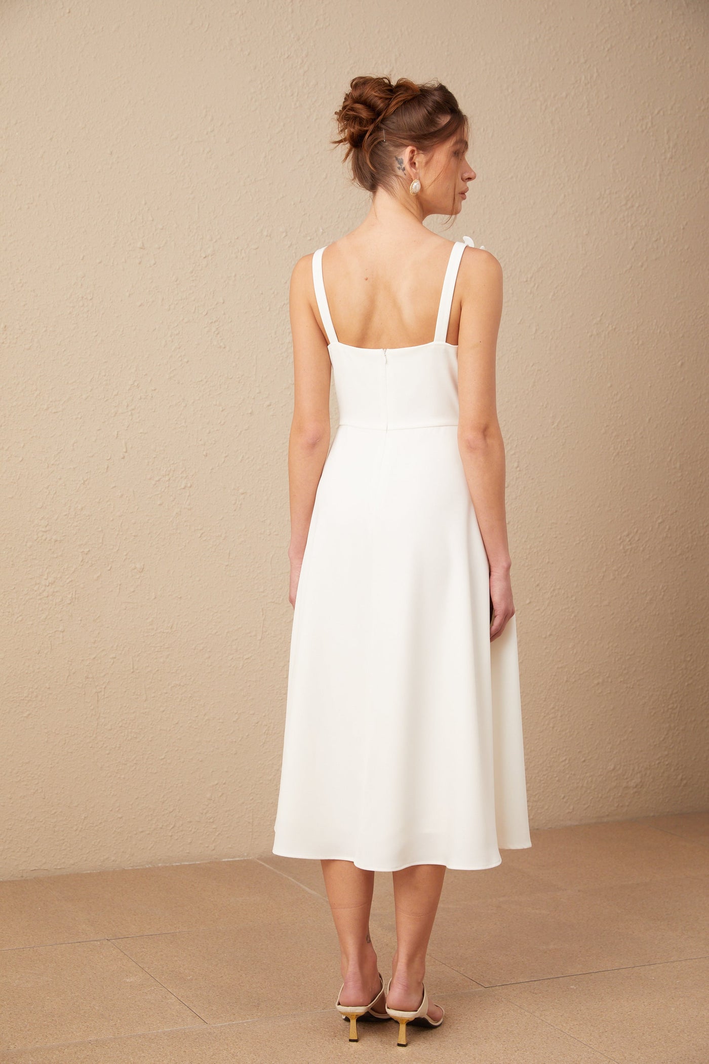 Beyaz Renkli Çapraz Yaka Midi Elbise