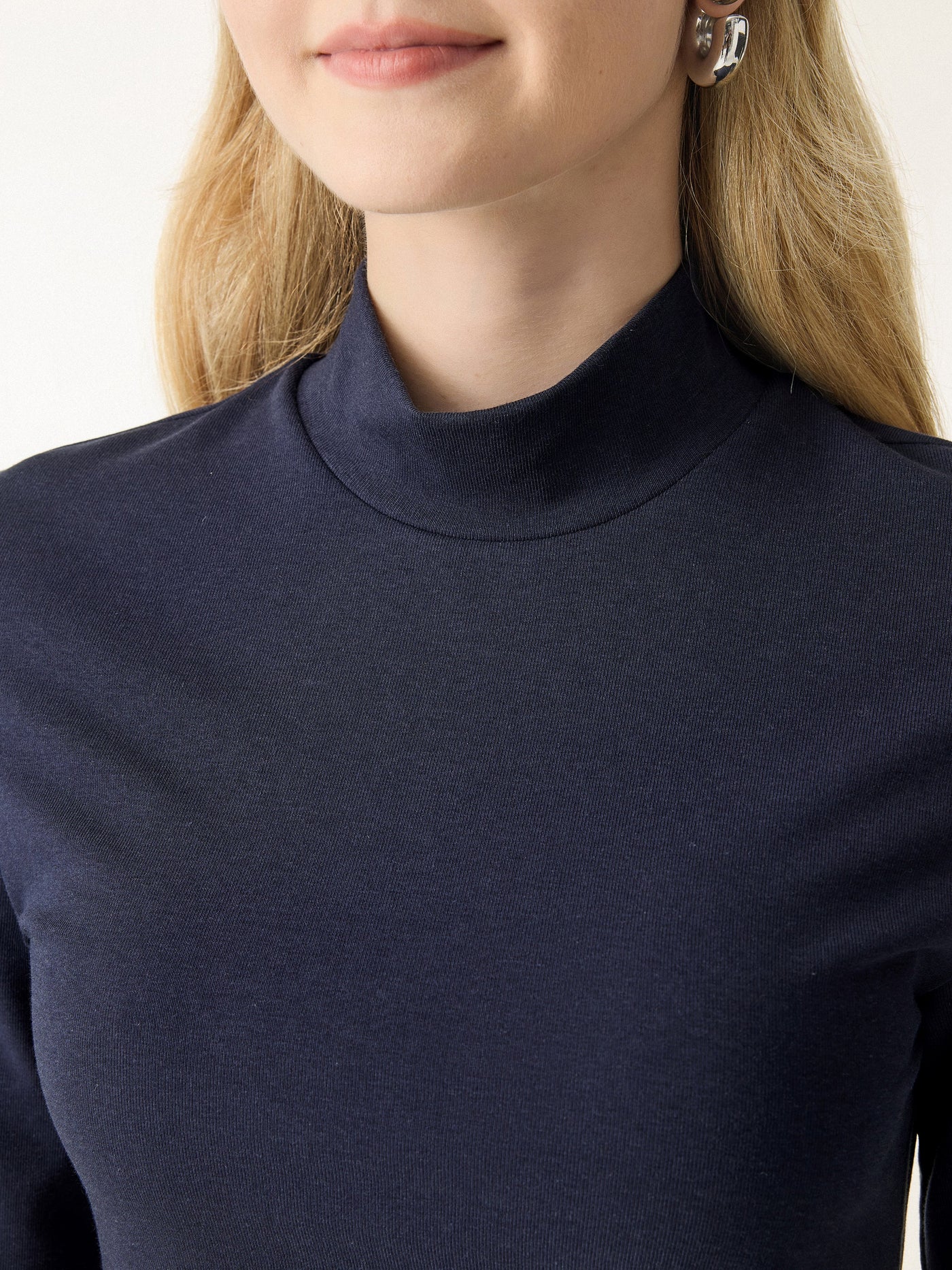 Tuck Detaylı Yarım Kollu Yüksek Yaka Elbise