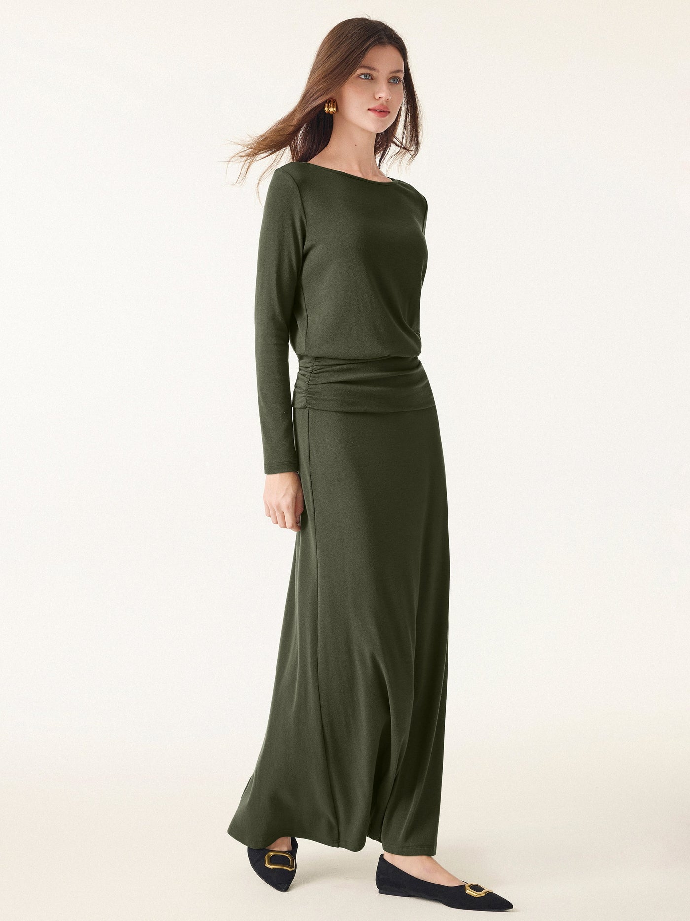 Açık Renkli Yuvarlak Yaka Bluz & Puantiyeli Etek Takım