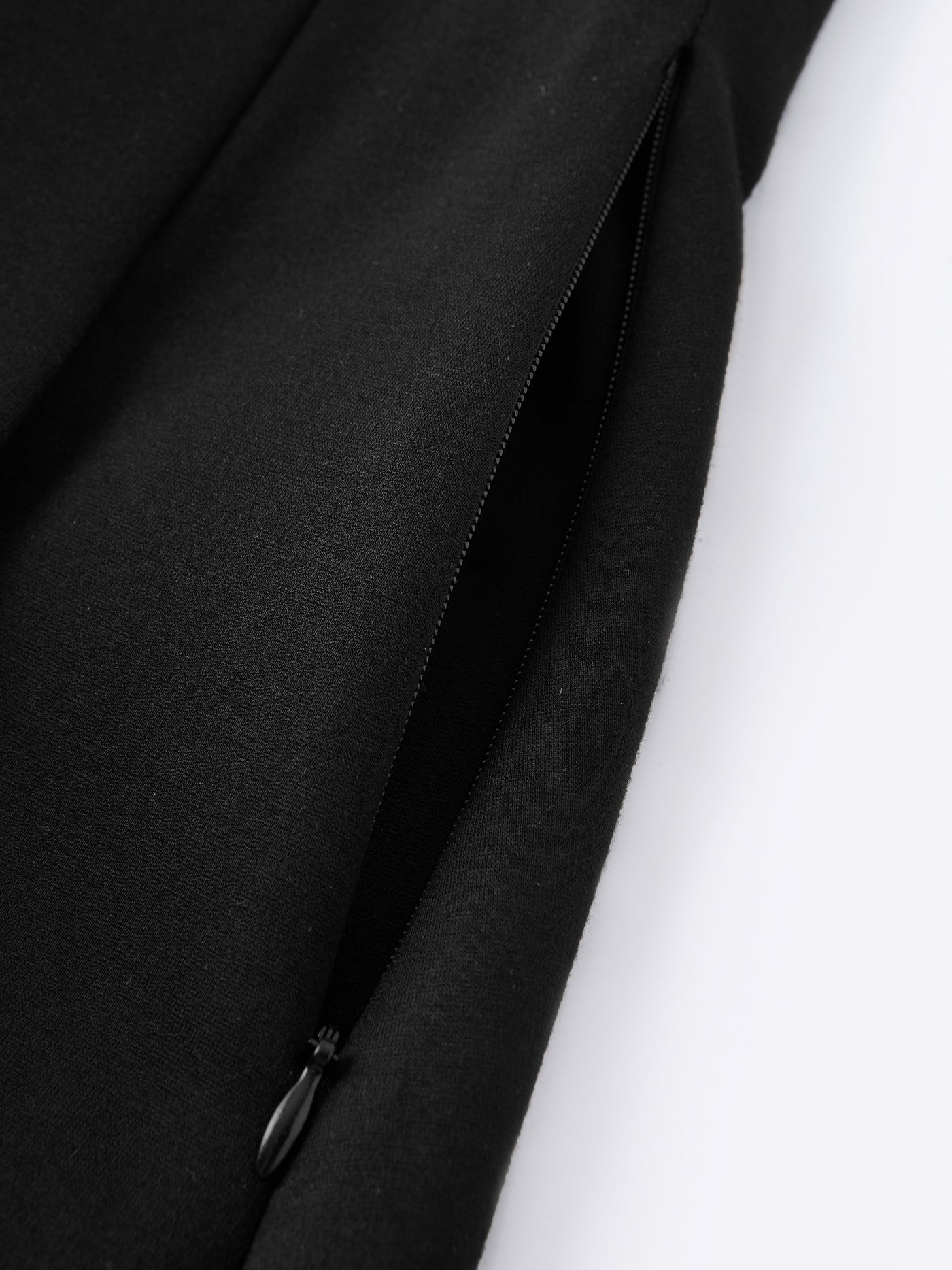 Şık ve Rahat Düz Dökümlü Siyah Midi Pilili Etek