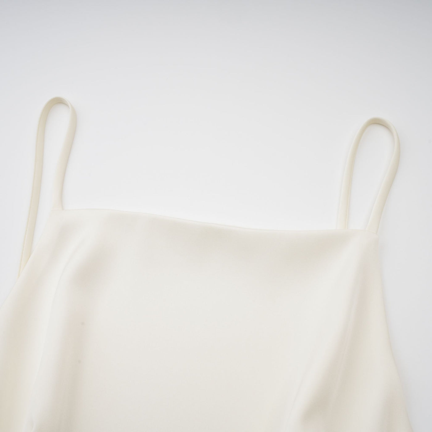 Lyna Beyaz Saten Fırfırlı Mini Elbise