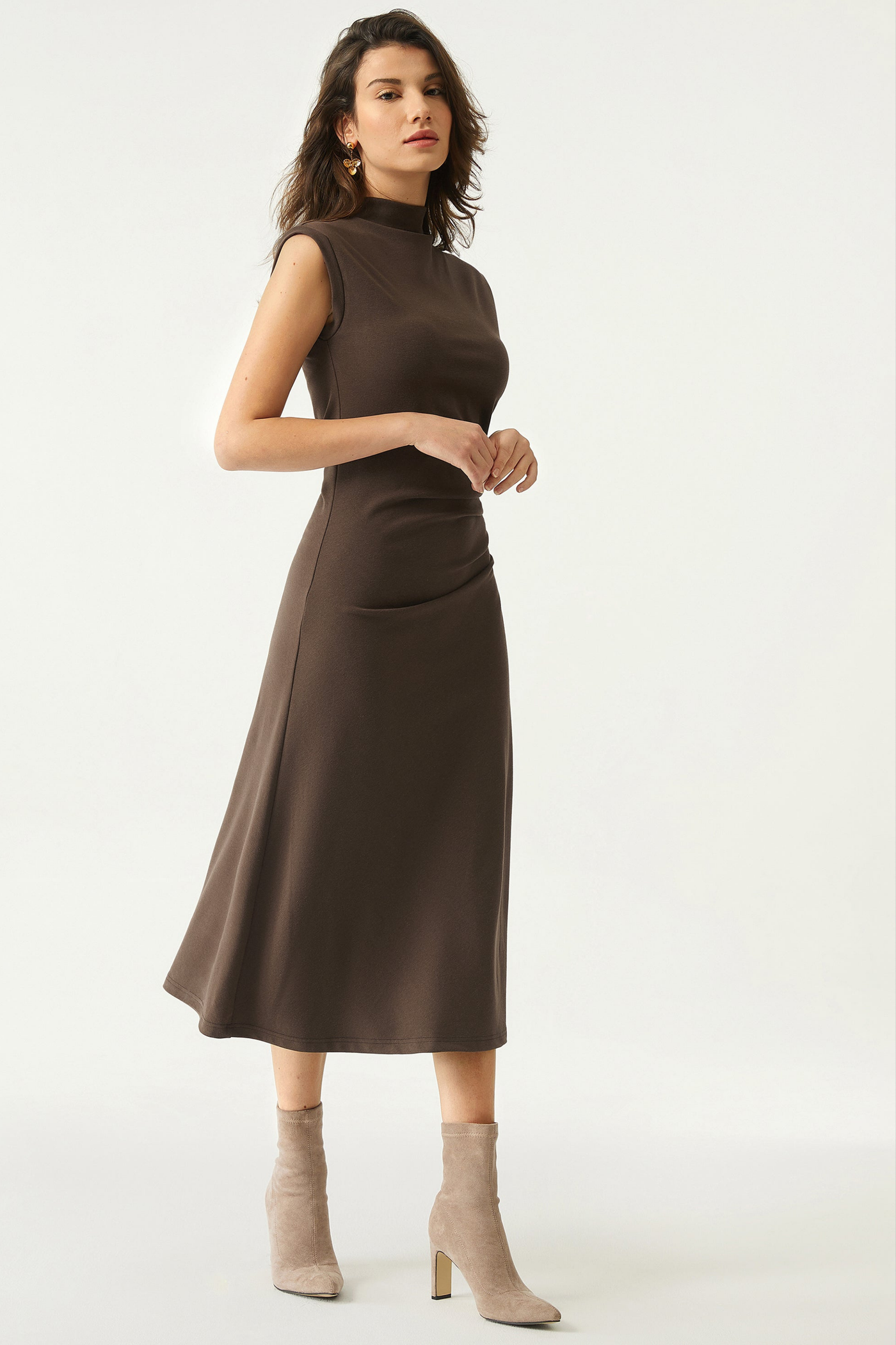 Şık Kısa Kollu ve Yüksek Yaka Midi Elbise
