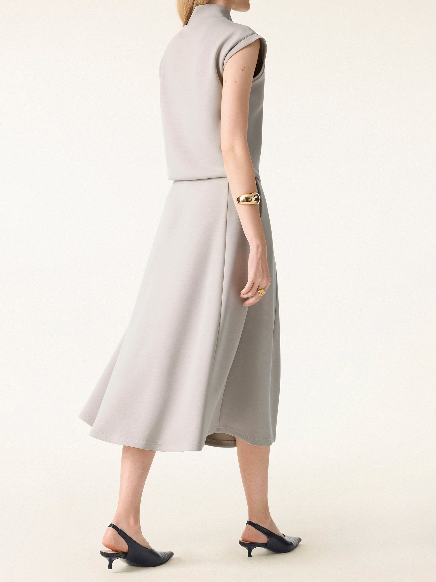 Gevşek Bağlamalı ve Cepli Midi Etek