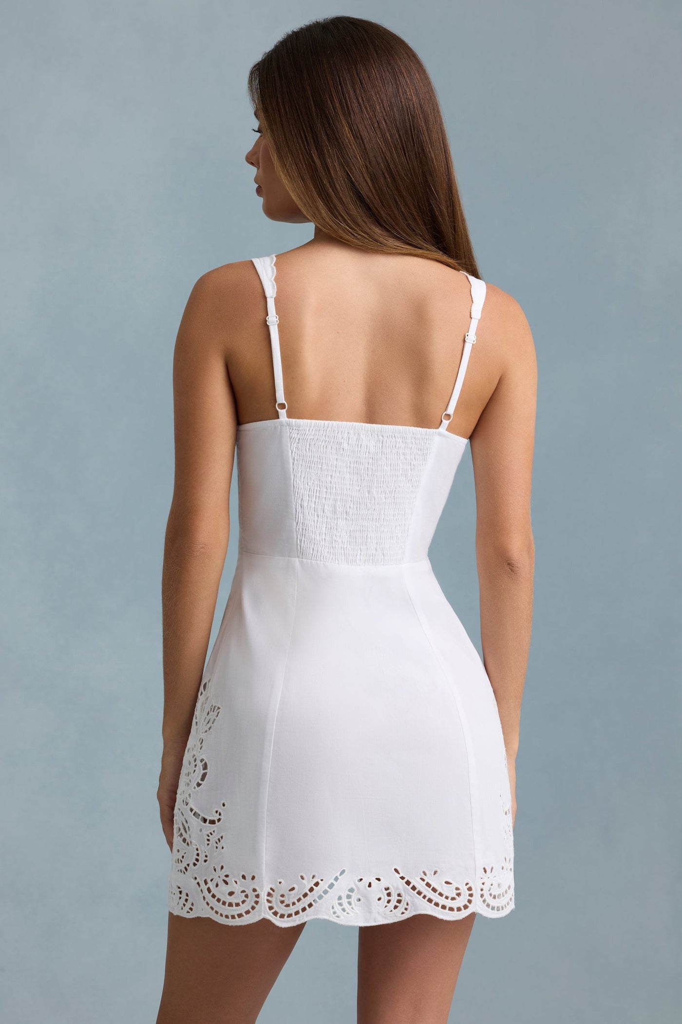 Şık Beyaz İşlemeli Pamuk Şupalı A Kesim Mini Elbise