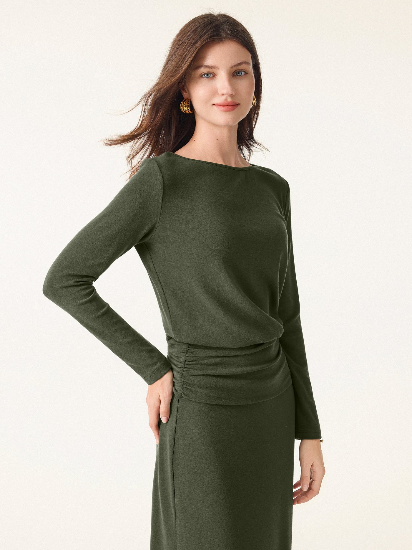 Açık Renkli Yuvarlak Yaka Bluz & Puantiyeli Etek Takım